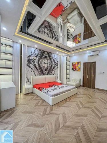 NHÀ PHỐ 3 TẦNG KIẾN TRÚC TÂN CỔ ĐIỂN SANG TRỌNG - TRỤC CHÍNH ĐƯỜNG D1 KDC HỒNG LOAN