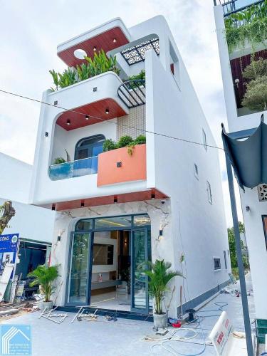 NHÀ PHỐ TUYỆT ĐẸP CÓ HẺM KĨ THUẬT BÊN HÔNG CỰC THOÁNG - KDC HỒNG LOAN  