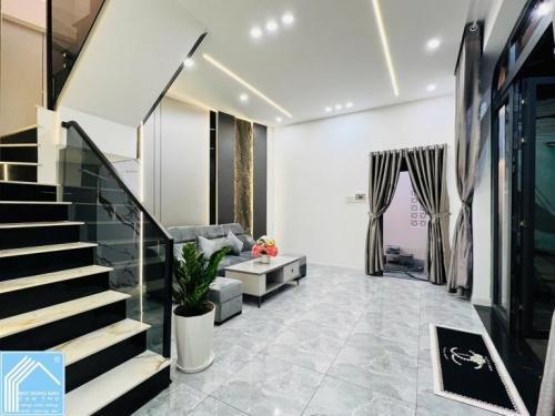 NHÀ TRỆT LẦU GÓC 2 MẶT TIỀN HẺM OTO TỚI NHÀ (HẺM 115 CMT8, TP. CẦN THƠ