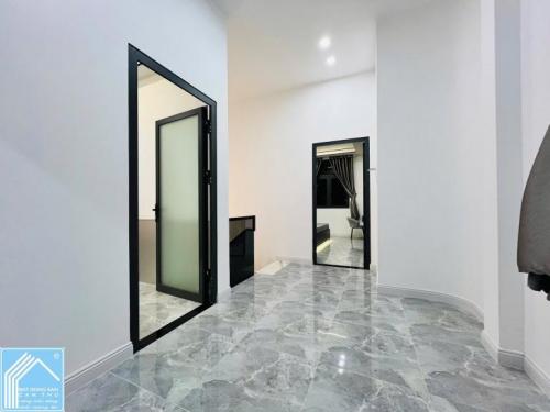 NHÀ TRỆT LẦU GÓC 2 MẶT TIỀN HẺM OTO TỚI NHÀ (HẺM 115 CMT8, TP. CẦN THƠ