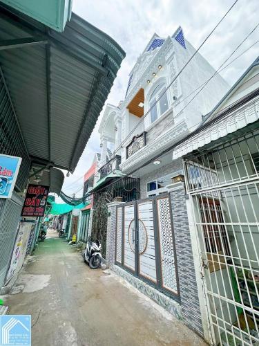 NHÀ TRỆT LẦU HẺM 7A9 NGUYỄN VĂN LINH - 3 PHÒNG NGỦ CÓ SÂN TRƯỚC