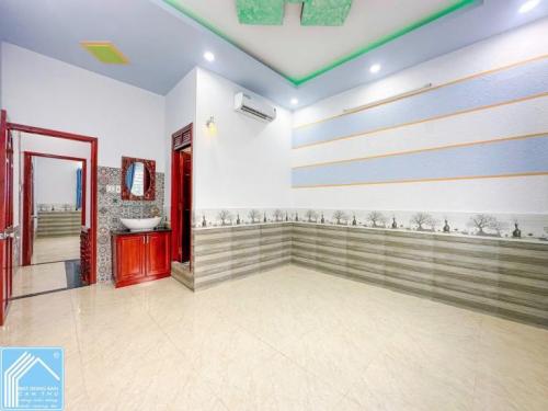 Nhà Trệt Lầu Hẻm Tổ 7 đường Nguyễn Văn Linh - đối diện bệnh viện Đa Khoa Trung Ương