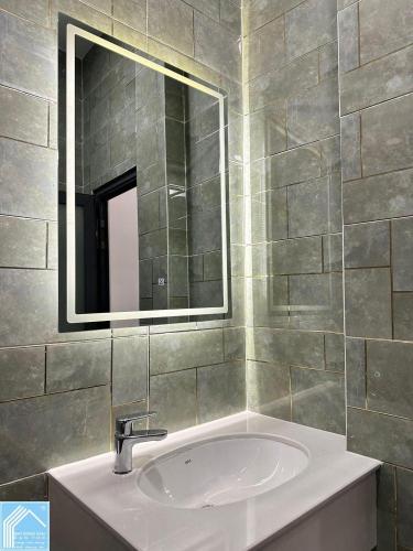Nhà Trệt Lầu Hoàn Công Hẻm 27 Hồ Trung Thành thông ra Hẻm 71 Lê Hồng Phong 