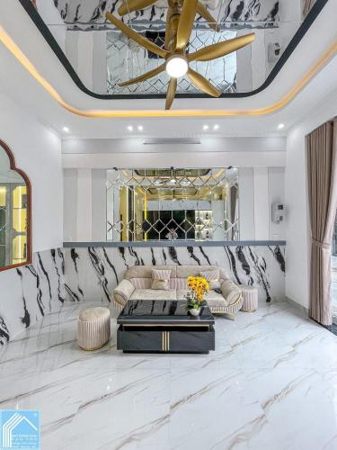 NHÀ TRỆT LẦU MẶT TIỀN ĐƯỜNG TÔ VĨNH DIỆN - SAU LƯNG BỜ KÈ MÁT MẺ