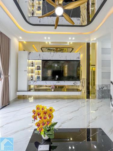 NHÀ TRỆT LẦU MẶT TIỀN ĐƯỜNG TÔ VĨNH DIỆN - SAU LƯNG BỜ KÈ MÁT MẺ