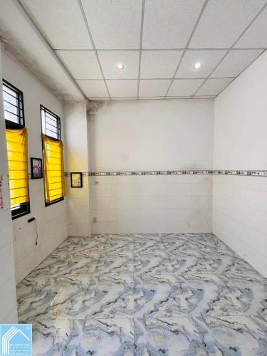 NHÀ TRỆT LẦU NGUYÊN CĂN GIÁ NHƯ MINI HOUSE. - 3 Phòng ngủ, 2 toilet, Bếp. Sân đậu được 3-4 xe máy. 