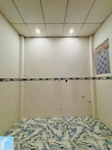 NHÀ TRỆT LẦU NGUYÊN CĂN GIÁ NHƯ MINI HOUSE. - 3 Phòng ngủ, 2 toilet, Bếp. Sân đậu được 3-4 xe máy. 