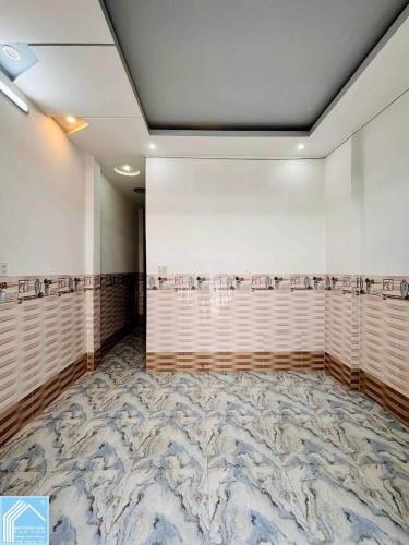 NHÀ TRỆT LẦU NGUYÊN CĂN GIÁ NHƯ MINI HOUSE. - 3 Phòng ngủ, 2 toilet, Bếp. Sân đậu được 3-4 xe máy. 