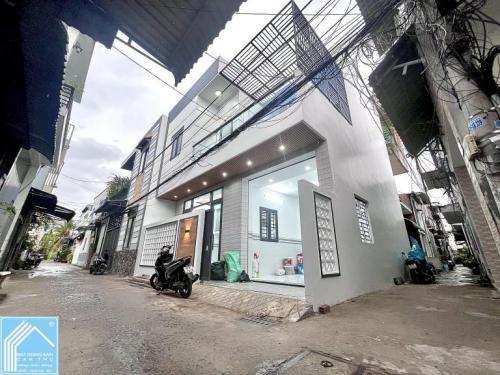 Nhà Trệt Lầu Sân thượng Góc 2 Mặt tiền Hẻm 1 đường Trần Vĩnh Kiết - Có Sân đậu Ô Tô 