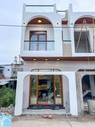 NHÀ TRỆT LẦU XÂY MỚI RẤT ĐẸP LỘ 7M Ô TÔ VI VU - TIỆN ÍCH ĐẦY ĐỦ 