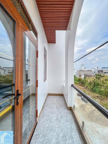 NHÀ TRỆT LẦU XÂY MỚI RẤT ĐẸP LỘ 7M Ô TÔ VI VU - TIỆN ÍCH ĐẦY ĐỦ 