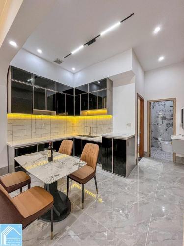 NHÀ TRỆT LẦU XÂY MỚI RẤT ĐẸP LỘ 7M Ô TÔ VI VU - TIỆN ÍCH ĐẦY ĐỦ 
