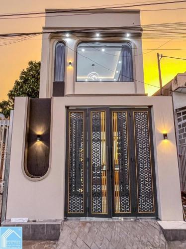 NHÀ TRỆT LỬNG KIẾN TRÚC HIỆN ĐẠI MỚI XÂY - 3 PHÒNG NGỦ - TẶNG NỘI THẤT - LỘ ÔTÔ.CÁCH ĐH Y DƯỢC 2,5K NHÀ TRỆT LỬNG KIẾN TRÚC HIỆN ĐẠI MỚI XÂY - 3 PHÒNG NGỦ - TẶNG NỘI THẤT - LỘ ÔTÔ.CÁCH ĐH Y DƯỢC 2,5K