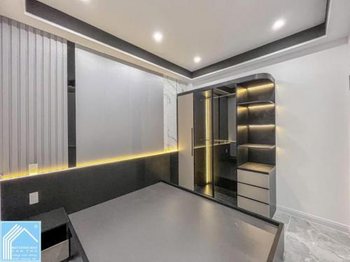 NHÀ TRỆT LỬNG KIẾN TRÚC HIỆN ĐẠI MỚI XÂY - 3 PHÒNG NGỦ - TẶNG NỘI THẤT - LỘ ÔTÔ.CÁCH ĐH Y DƯỢC 2,5K
