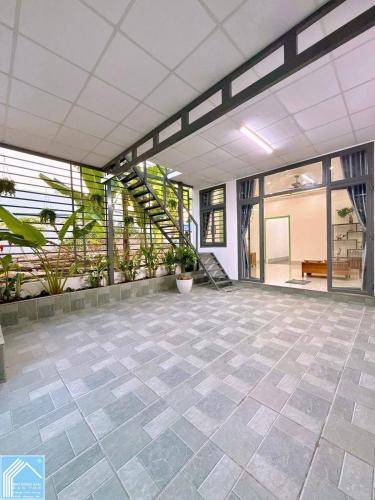 NHÀ TRỆT LỬNG PHÚ AN – VIEW CÔNG VIÊN – NỘI THẤT GỖ TỰ NHIÊN