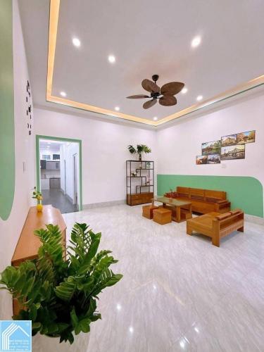 NHÀ TRỆT LỬNG PHÚ AN – VIEW CÔNG VIÊN – NỘI THẤT GỖ TỰ NHIÊN