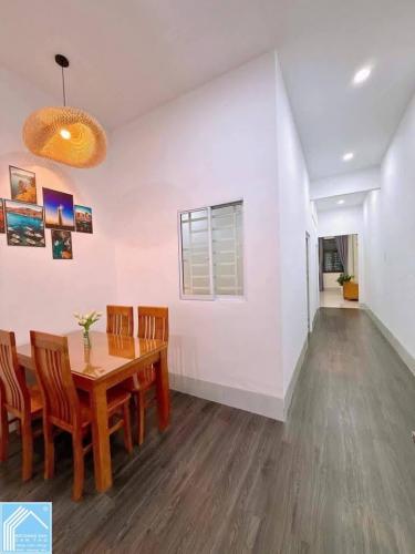   Nhà trệt mới đẹp tặng view lửng ban công chill uống trà đàm đạo. Số 182 đường B11 KDC Phú An