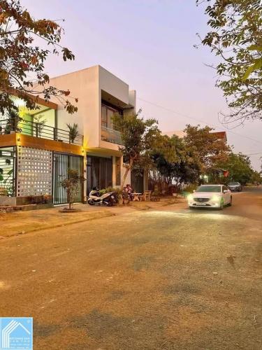   Nhà trệt mới đẹp tặng view lửng ban công chill uống trà đàm đạo. Số 182 đường B11 KDC Phú An