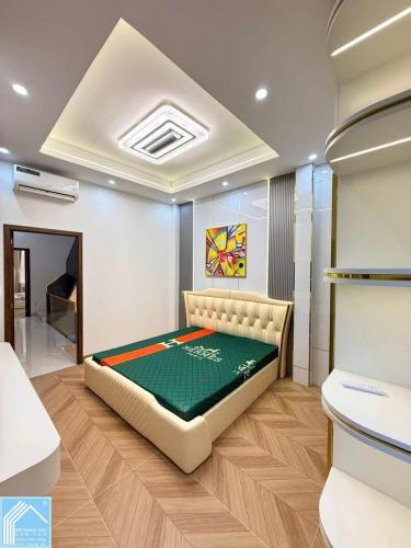 Nhà trục chính hẻm liên tổ 3-4 , đối diện trường đại học y dược 