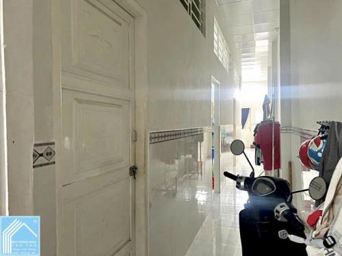 Nhà vườn 3 phòng Ngủ, sân đậu ô tô - Thuộc rạch Khoán Châu - cách Cầu Bình Thủy 1,8km 