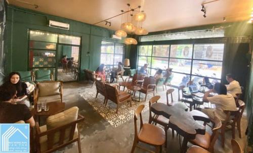 Sang quán cafe đang kinh doanh. Lượng khách ổn định, vào kinh doanh ngay tại Cần Thơ