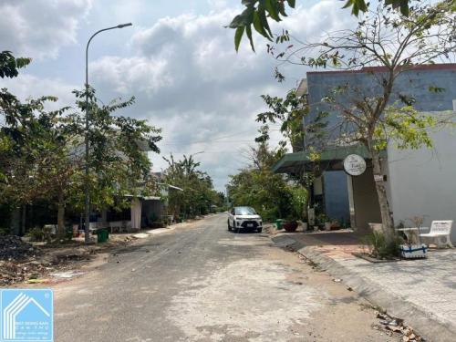 VỊ TRÍ HIẾM- CÓ CÔNG VIÊN Hông 10M & hẻm KT Sau 2m. Bán 3 nền liền đường B3 KDC Tân Phú. 